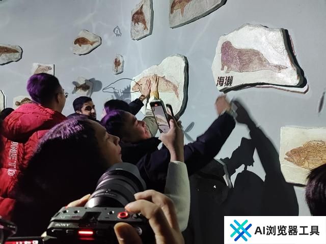 触手可及的人工智能带外国记者穿越“时空旅程”
